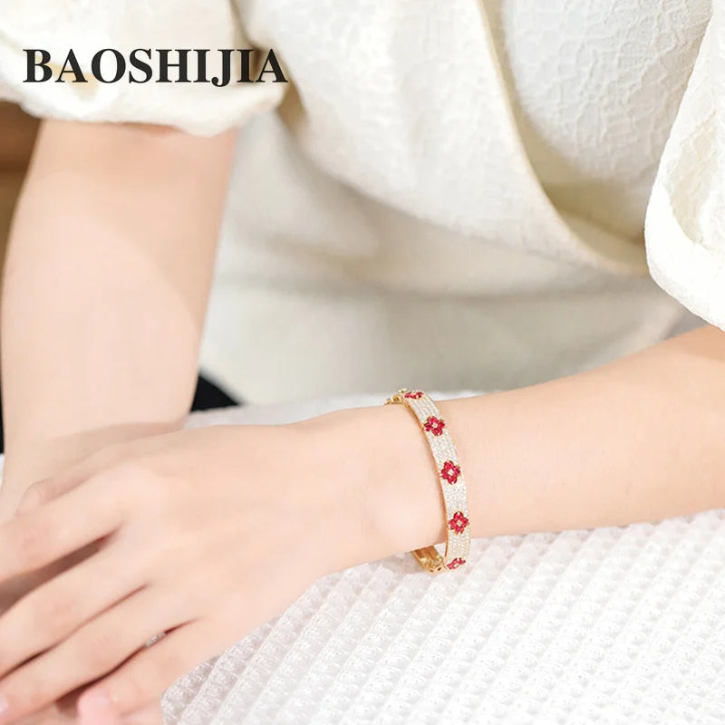 BAOSHIJIA 18K Yellow Gold Four Leaf Clover Ruby SI Diamond Bracelet About 29gram Fine Jewelry Flower Shape Stylish