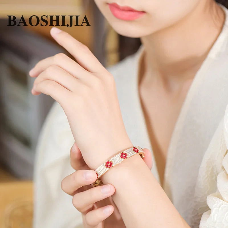 BAOSHIJIA 18K Yellow Gold Four Leaf Clover Ruby SI Diamond Bracelet About 29gram Fine Jewelry Flower Shape Stylish